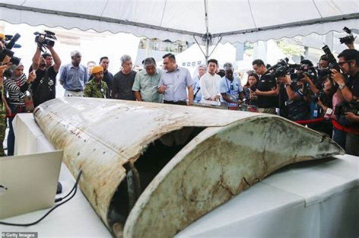 
MH370 pilot family: Who are Faizah Khan and Aishah Zaharie? 