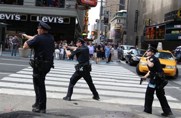 
Shooting Near Times Square Leaves 22-Year-Old Man Dead 